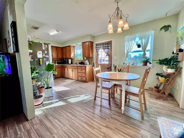 667 Clements Avenue, Van Alstyne, TX 75495