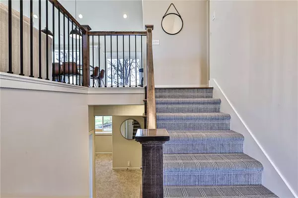 2305 NW Megan DR, Grain Valley, MO 64029