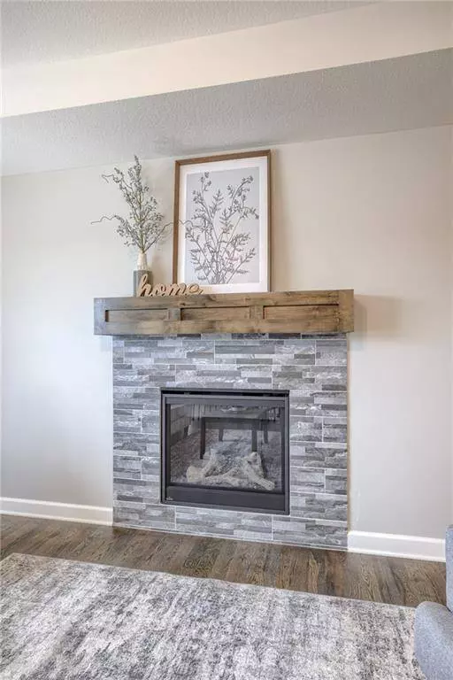 815 NW Lindenwood DR, Grain Valley, MO 64029