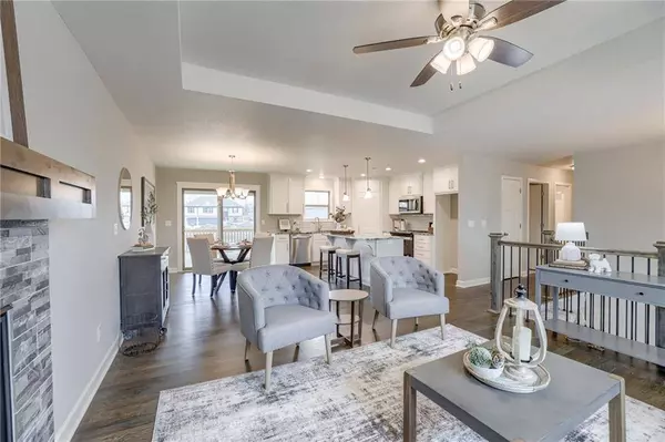 815 NW Lindenwood DR, Grain Valley, MO 64029