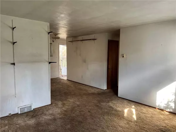 270 Fiesta Dr, Pittsburgh, PA 15239