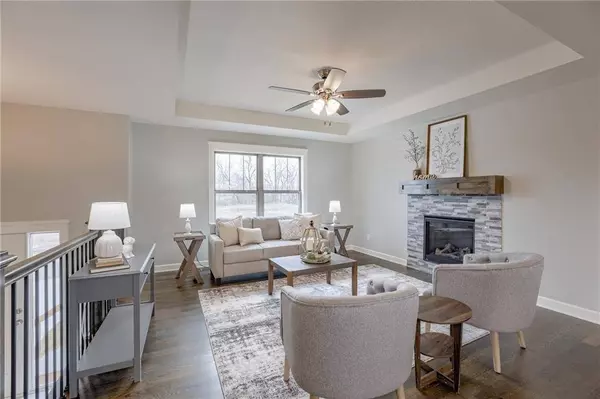 1010 NW Crestwood DR, Grain Valley, MO 64029