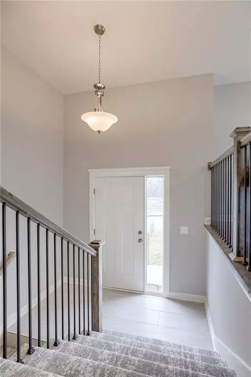 815 NW Lindenwood DR, Grain Valley, MO 64029