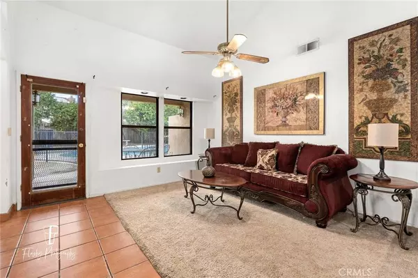 1909 Mountain Oak RD, Bakersfield, CA 93311