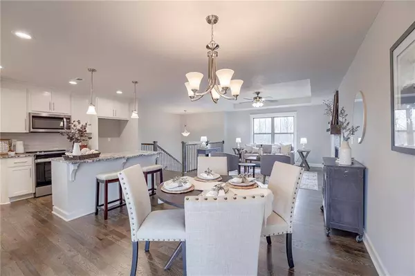 1010 NW Crestwood DR, Grain Valley, MO 64029