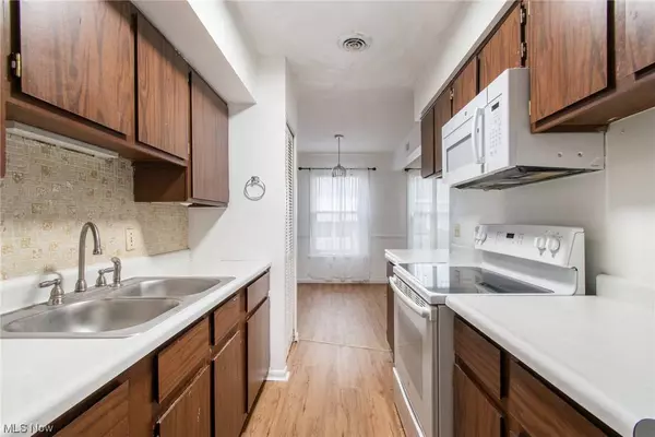 1286 Pembrooke DR, Salem, OH 44460