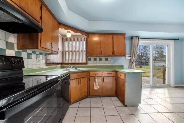 8259 W Acacia St, Milwaukee, WI 53223