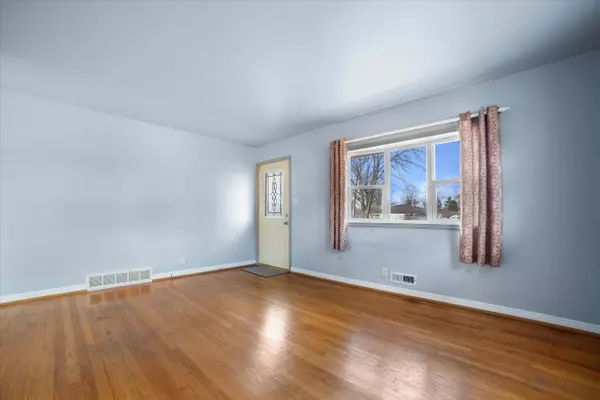 8259 W Acacia St, Milwaukee, WI 53223