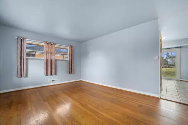 8259 W Acacia St, Milwaukee, WI 53223