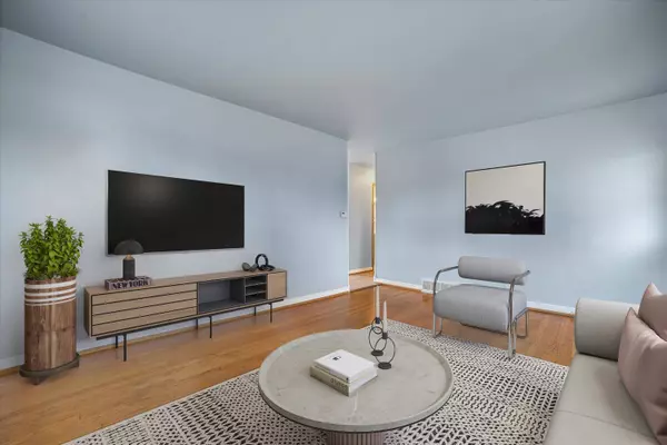 8259 W Acacia St, Milwaukee, WI 53223