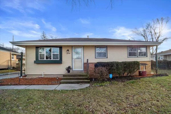 8259 W Acacia St, Milwaukee, WI 53223