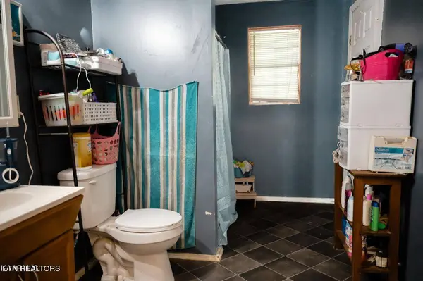 225 W Robbins St, Jellico, TN 37762