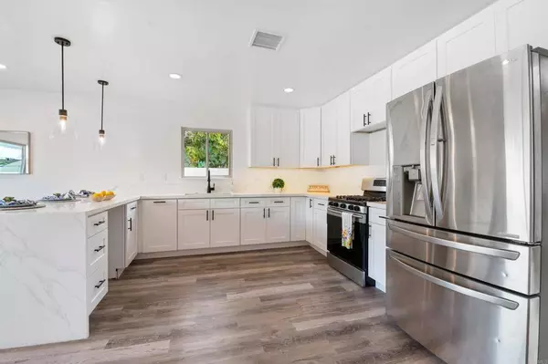 7742 Shorewood DR, San Diego, CA 92114