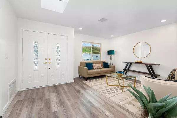 7742 Shorewood DR, San Diego, CA 92114