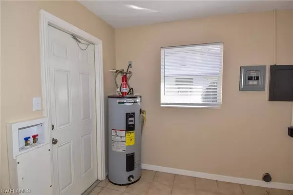 1744 Bonnie CT, Fort Myers, FL 33901