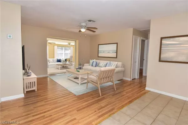 1744 Bonnie CT, Fort Myers, FL 33901