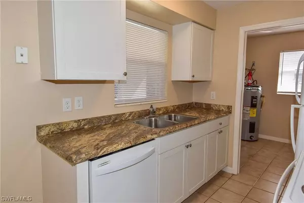 1744 Bonnie CT, Fort Myers, FL 33901