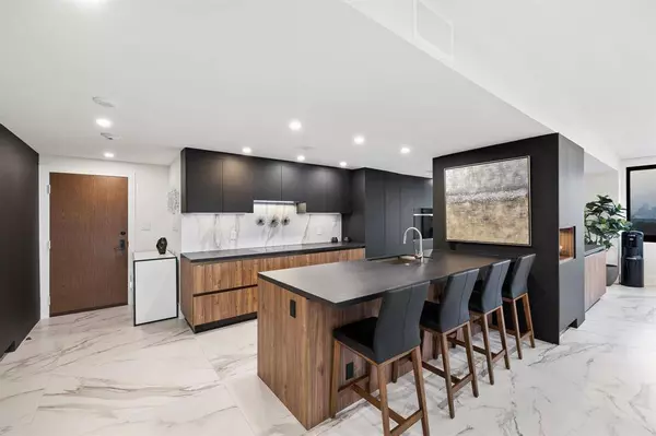 49 Briar Hollow LN #1805, Houston, TX 77027