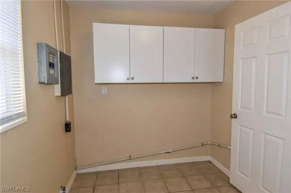 1744 Bonnie CT, Fort Myers, FL 33901