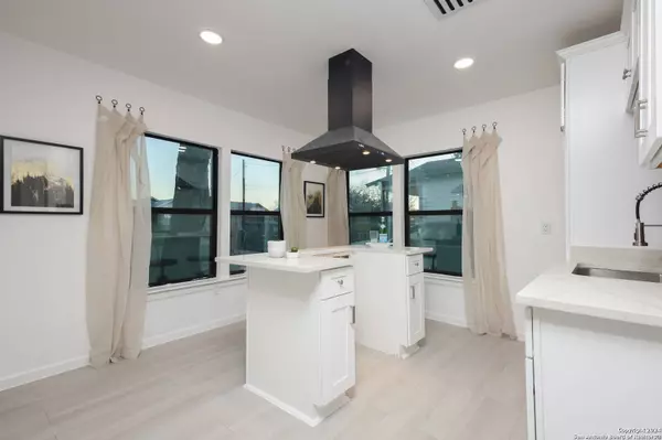 3014 EL PASO ST, San Antonio, TX 78207-4603