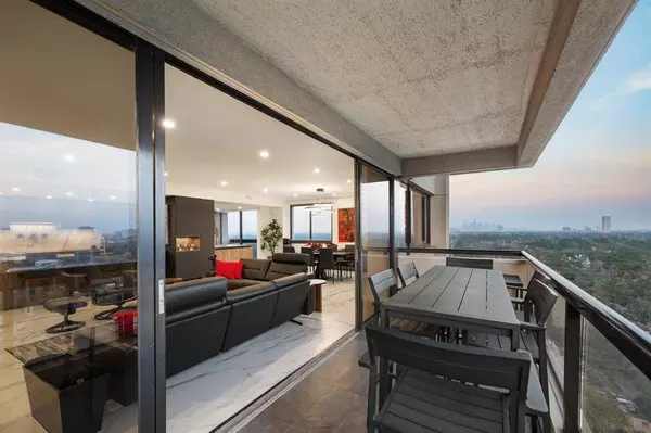 49 Briar Hollow LN #1805, Houston, TX 77027