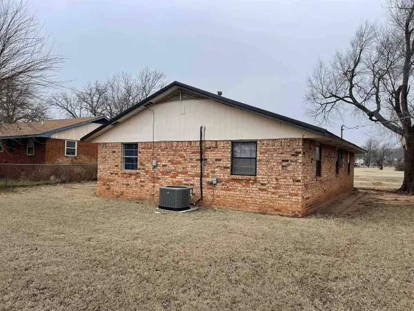 102 Cottonwood, Seiling, OK 73663