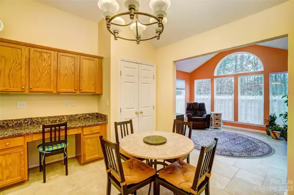 2727 Phillips Woods LN, Matthews, NC 28105