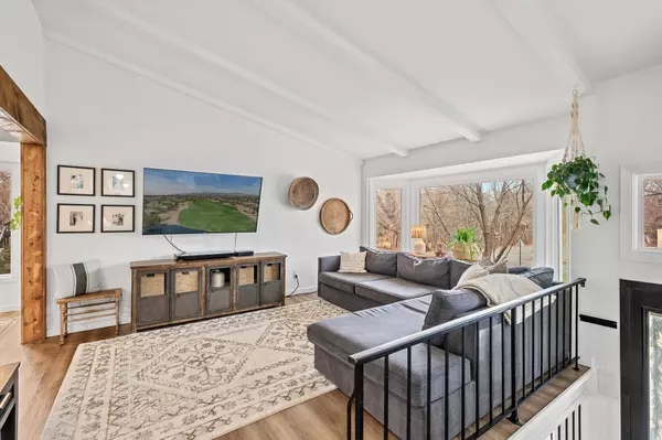 1260 Amble RD, Arden Hills, MN 55112