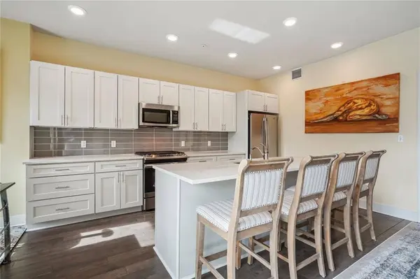 900 BARTHOLOMEW ST #203, New Orleans, LA 70117