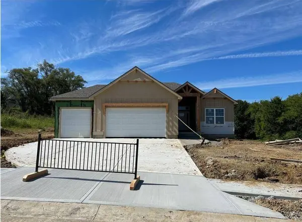 500 E Seventh ST, Smithville, MO 64089