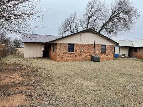 102 Cottonwood, Seiling, OK 73663