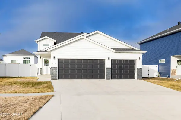 942 58TH Avenue S, Grand Forks, ND 58201