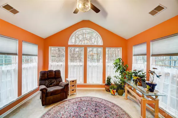 2727 Phillips Woods LN, Matthews, NC 28105