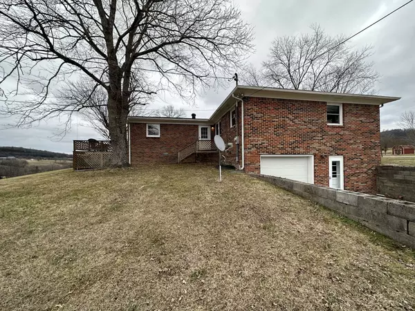 1 Iris Dr, Hickman, TN 38567