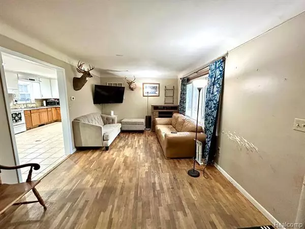 1421 N HACKER Road, Howell, MI 48843