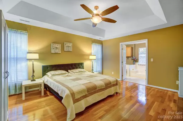 2727 Phillips Woods LN, Matthews, NC 28105