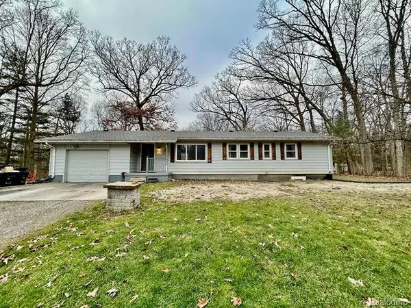 1421 N HACKER Road, Howell, MI 48843
