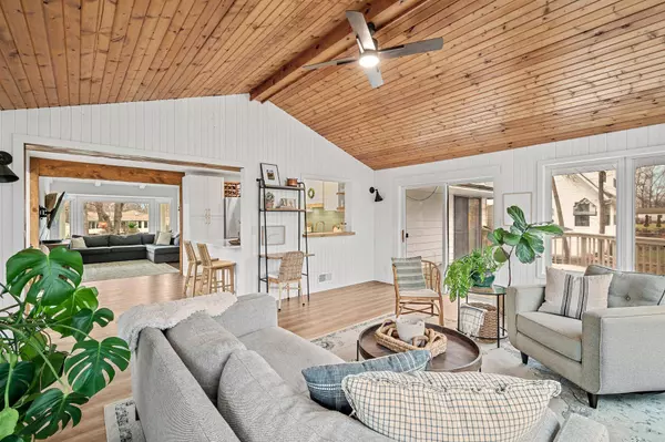 1260 Amble RD, Arden Hills, MN 55112