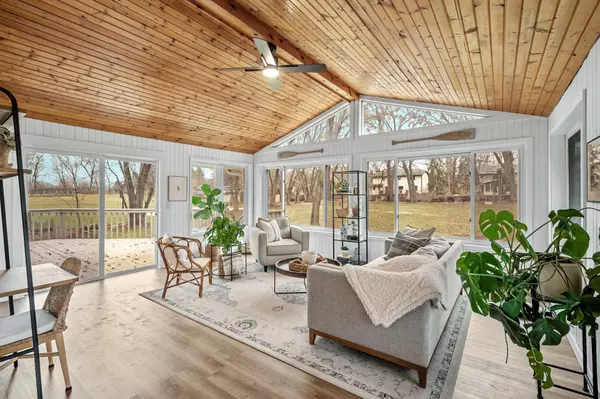 1260 Amble RD, Arden Hills, MN 55112