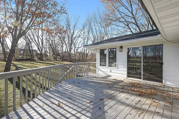 1260 Amble RD, Arden Hills, MN 55112