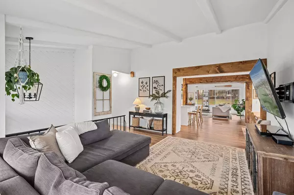 1260 Amble RD, Arden Hills, MN 55112