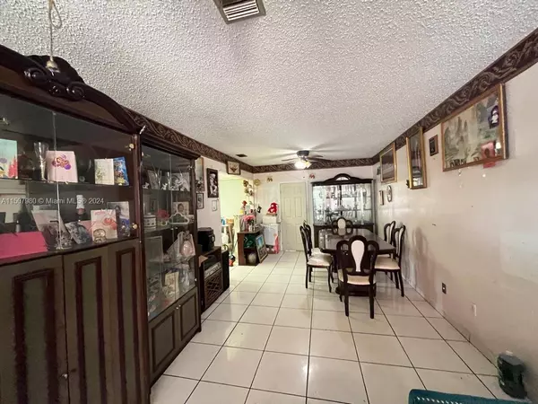 935 NE 136th St, North Miami, FL 33161