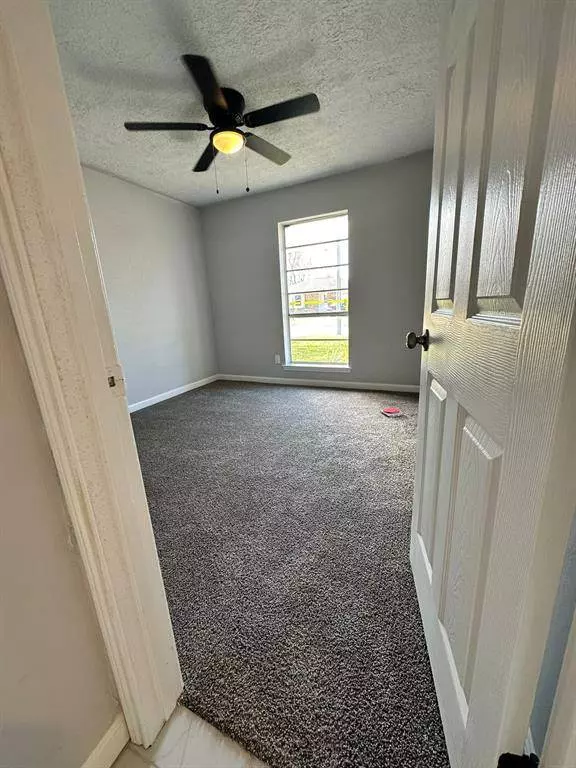 4823 Scott Reef DR, Bacliff, TX 77518