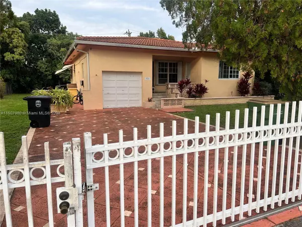 935 NE 136th St, North Miami, FL 33161