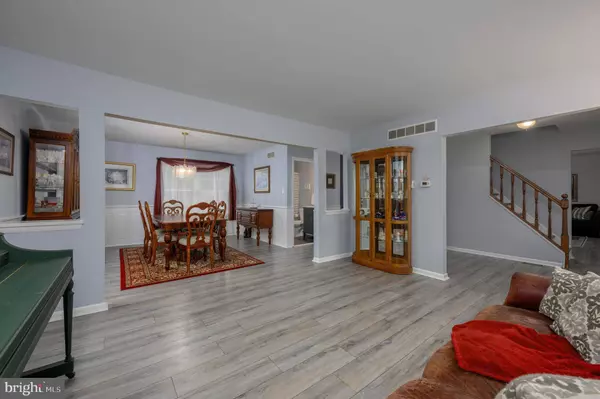 106 TEAL LN, Mount Laurel, NJ 08054