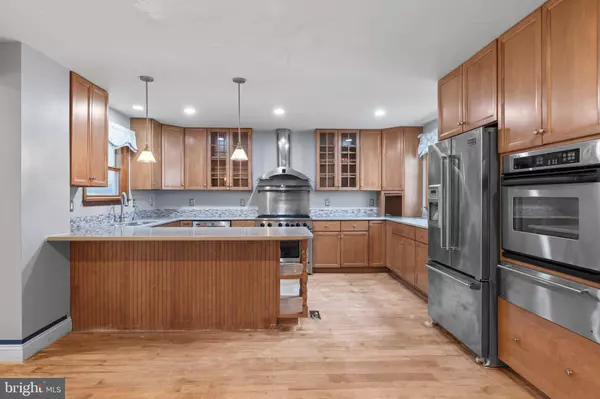 6 HENLEY LN, Voorhees, NJ 08043