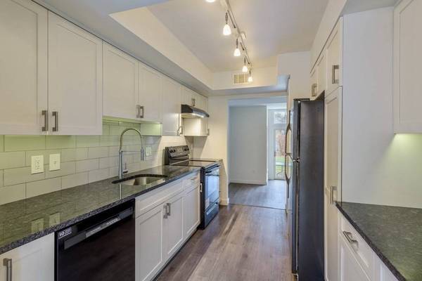 35 Amity Pl #35, Amherst, MA 01002