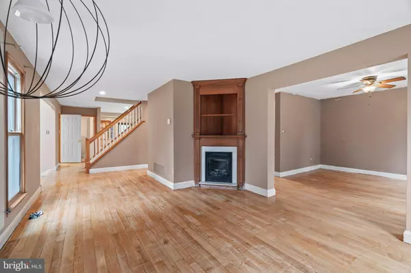 6 HENLEY LN, Voorhees, NJ 08043