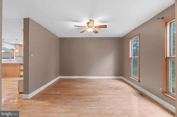 6 HENLEY LN, Voorhees, NJ 08043