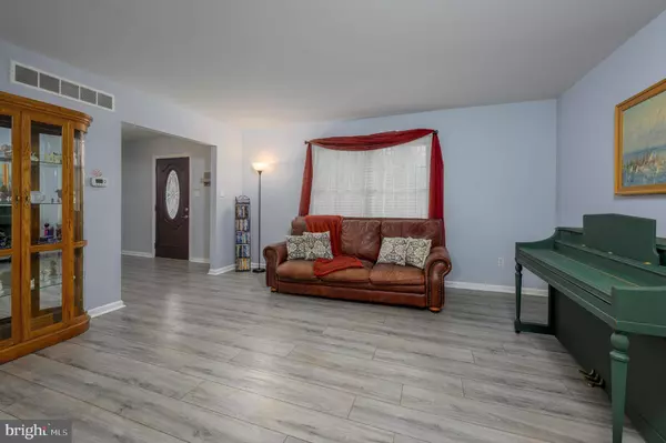 106 TEAL LN, Mount Laurel, NJ 08054